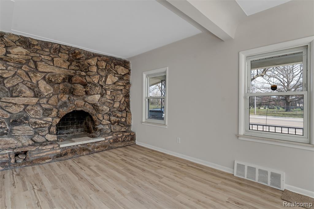917 North Perry Street Pontiac, MI 48340 - Photo 5 of 37