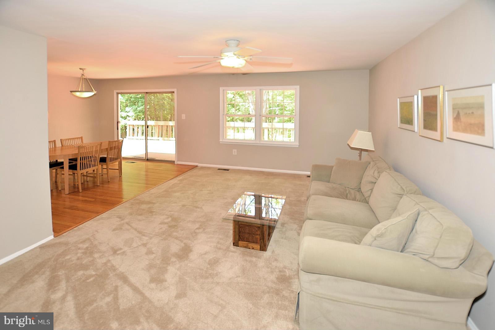 2306 Toddsbury Place Reston, VA 20191 - Photo 11 of 25 Living Room