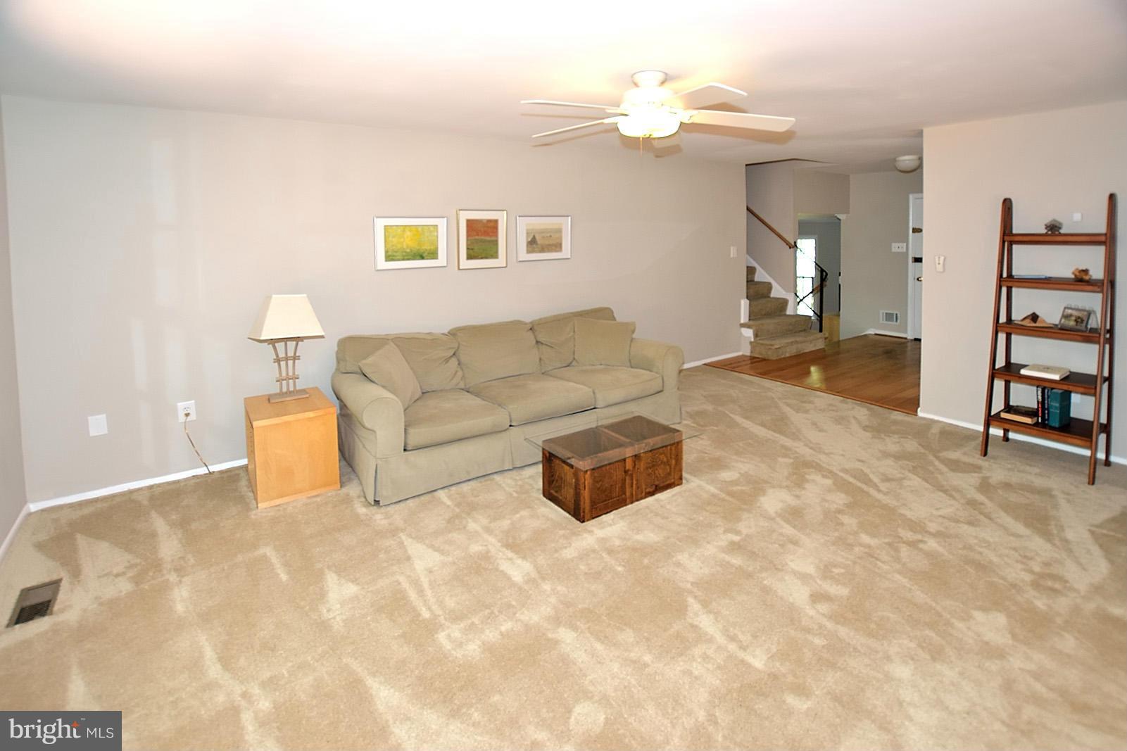 2306 Toddsbury Place Reston, VA 20191 - Photo 13 of 25 Living Room