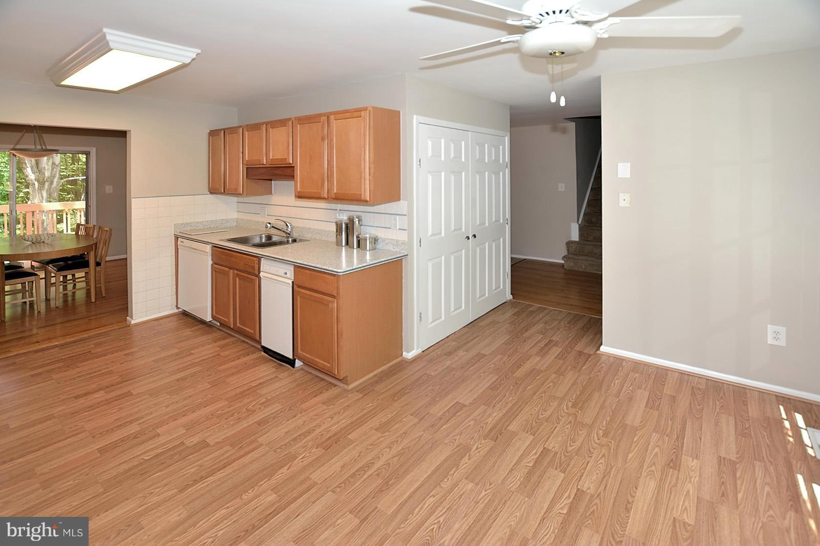 2306 Toddsbury Place Reston, VA 20191 - Photo 4 of 25 Kitchen