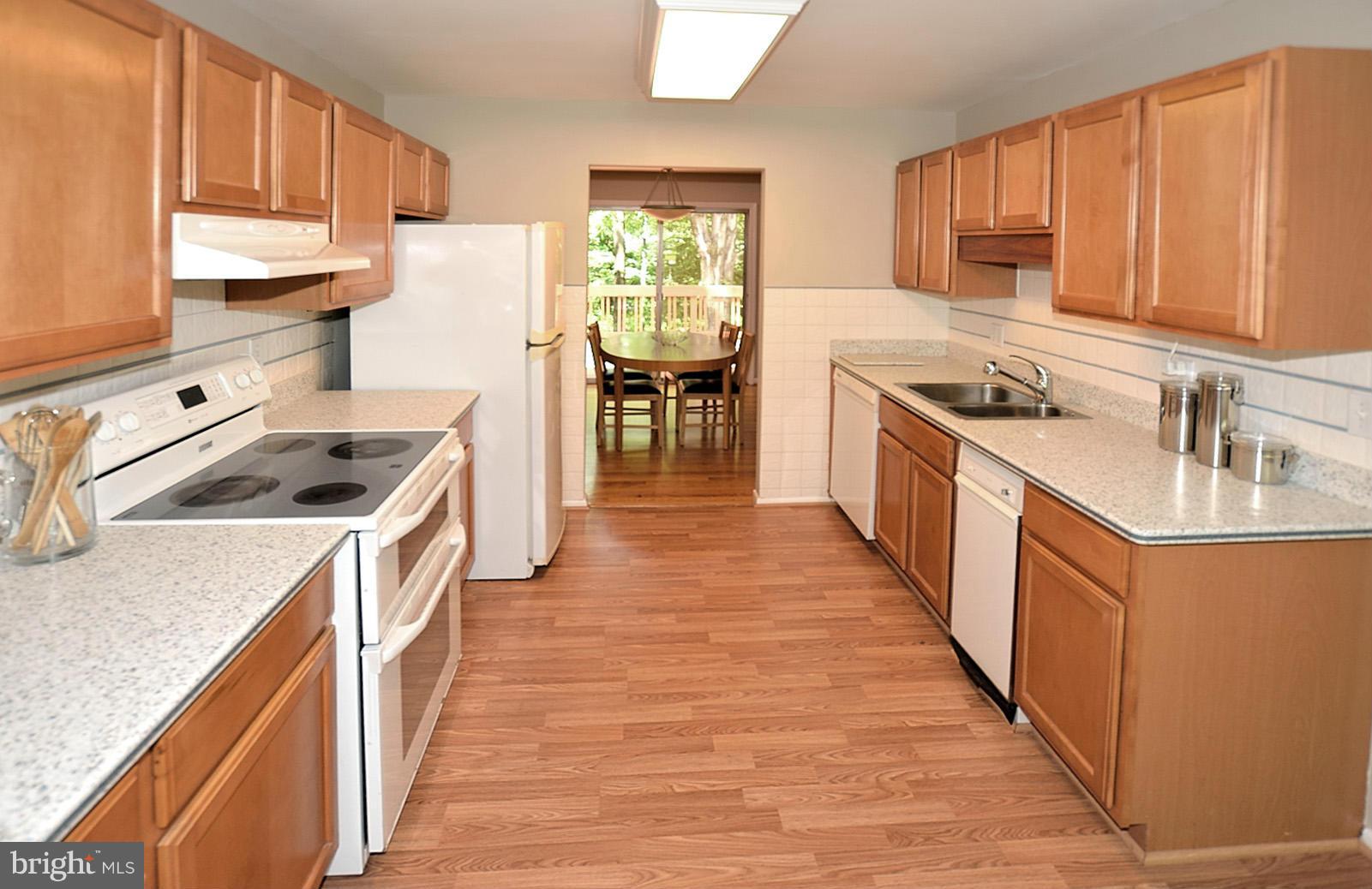 2306 Toddsbury Place Reston, VA 20191 - Photo 5 of 25 Kitchen