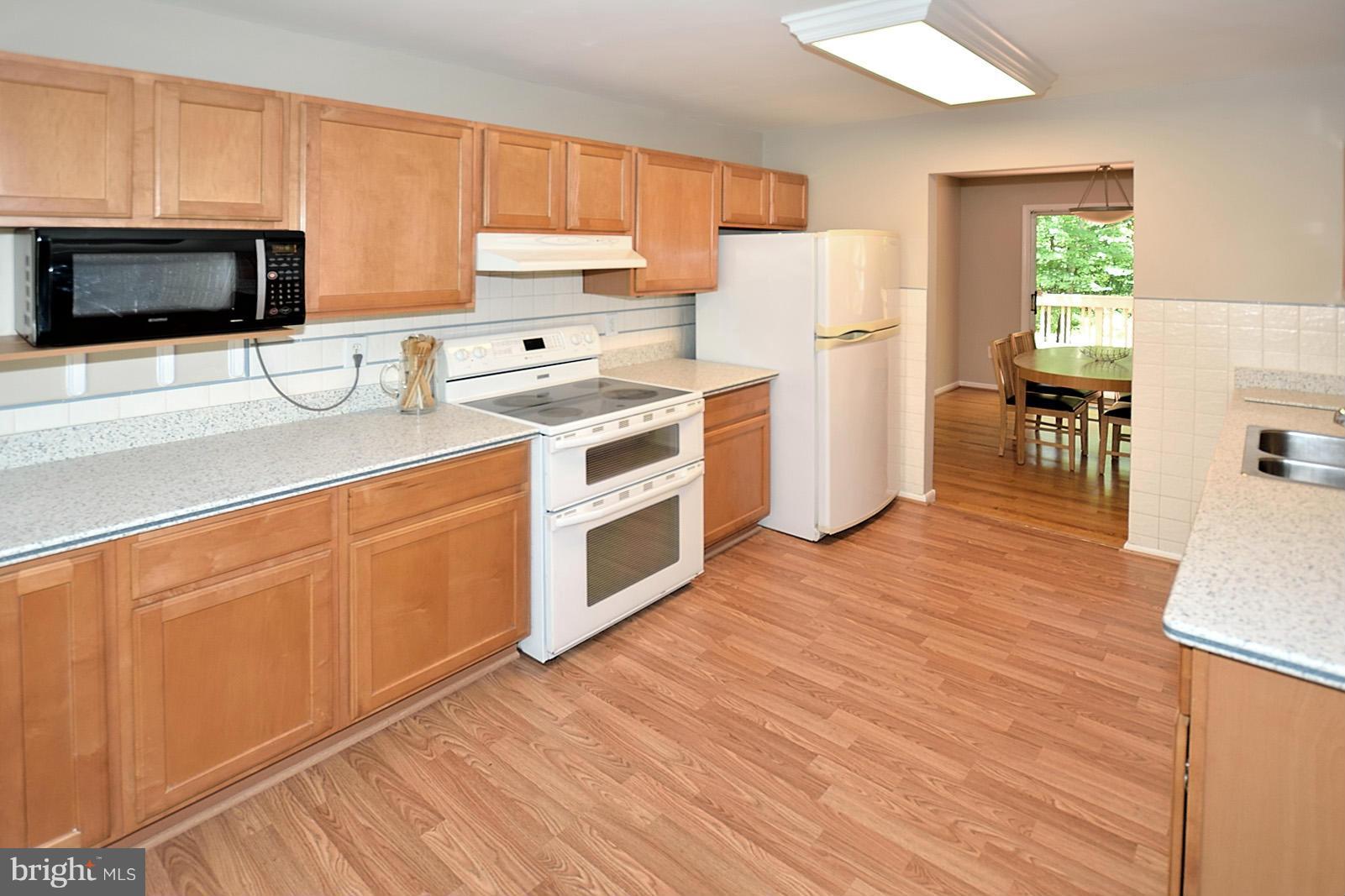 2306 Toddsbury Place Reston, VA 20191 - Photo 6 of 25 Kitchen