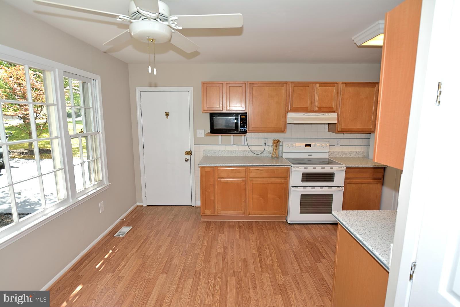 2306 Toddsbury Place Reston, VA 20191 - Photo 7 of 25 Kitchen