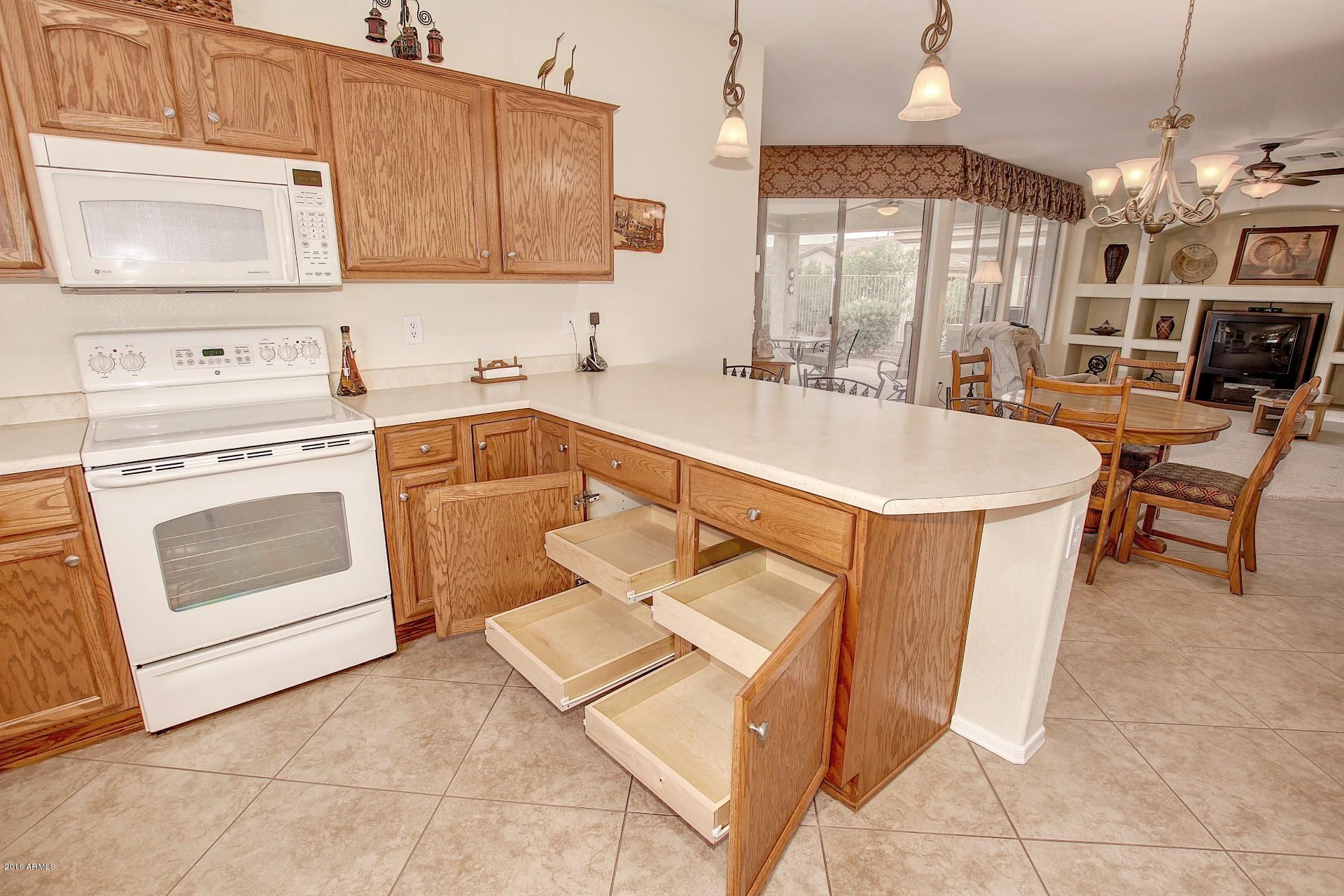 4663 East Rakestraw Lane Gilbert, AZ 85298 - Photo 19 of 33 Pull Outs in Kitchen