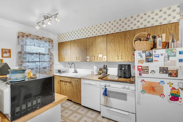 $150,000 | 17617 Burnham Avenue, Lansing, IL 60438