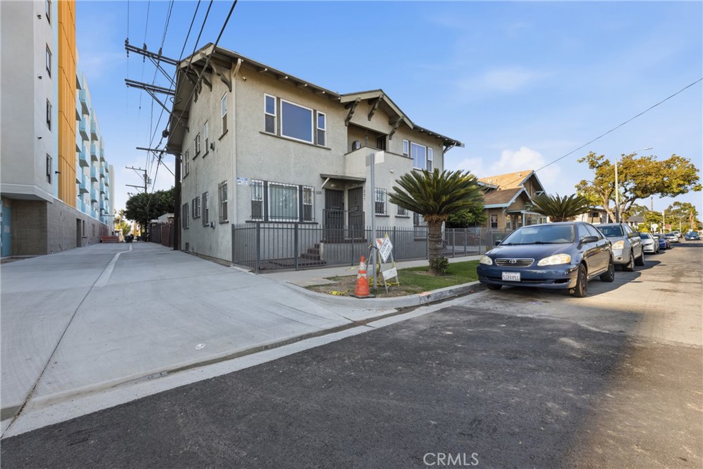 325 East 14th Street Long Beach, CA 90813 - Photo 2 of 21 a view of a house with a patio