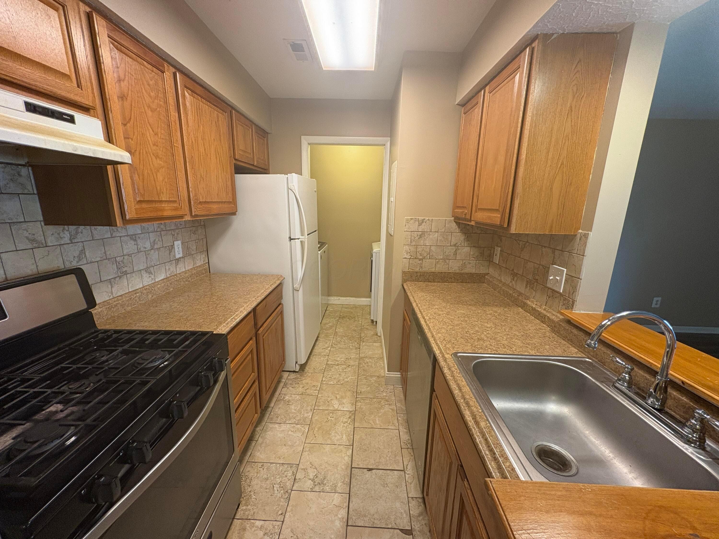 2271 Hedgerow Road, Unit 2271C Columbus, OH 43220 - Photo 11 of 23 IMG_0606