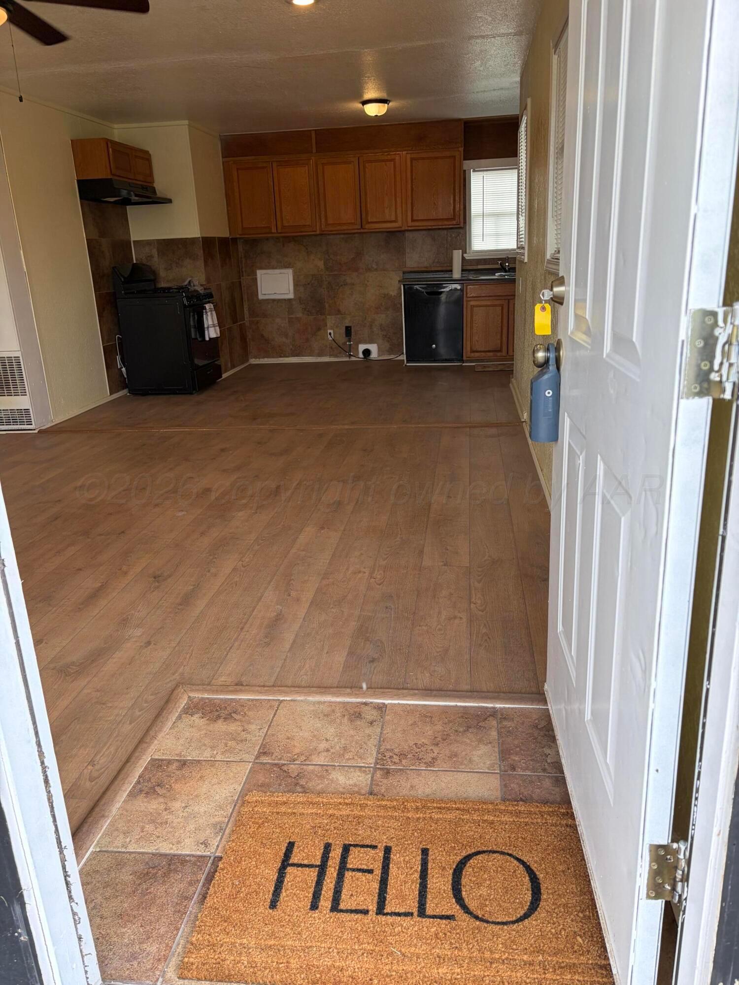1012 Harper Street Amarillo, TX 79107 - Photo 4 of 34 Enter to your Home!