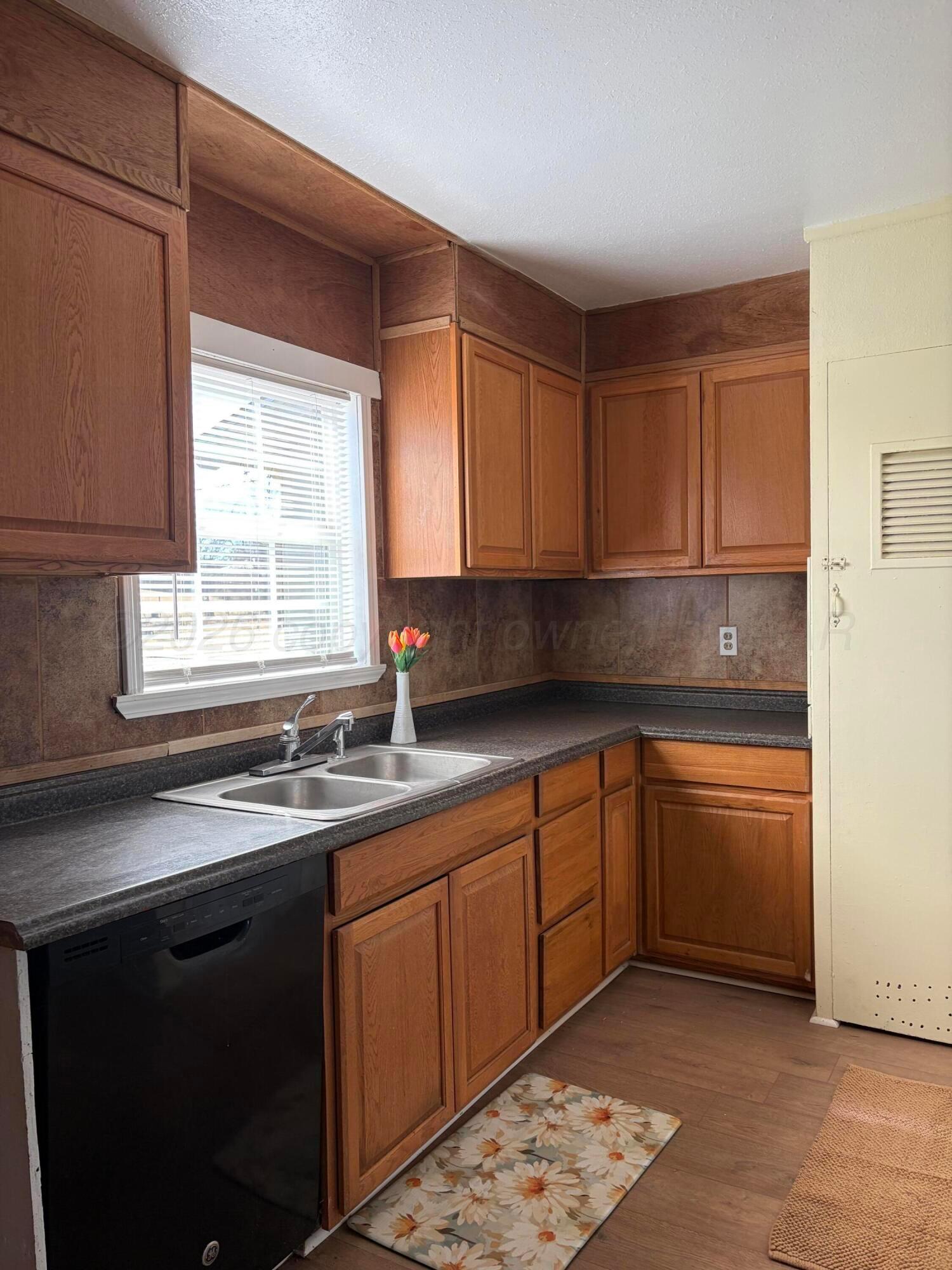 1012 Harper Street Amarillo, TX 79107 - Photo 10 of 34 Kitchen