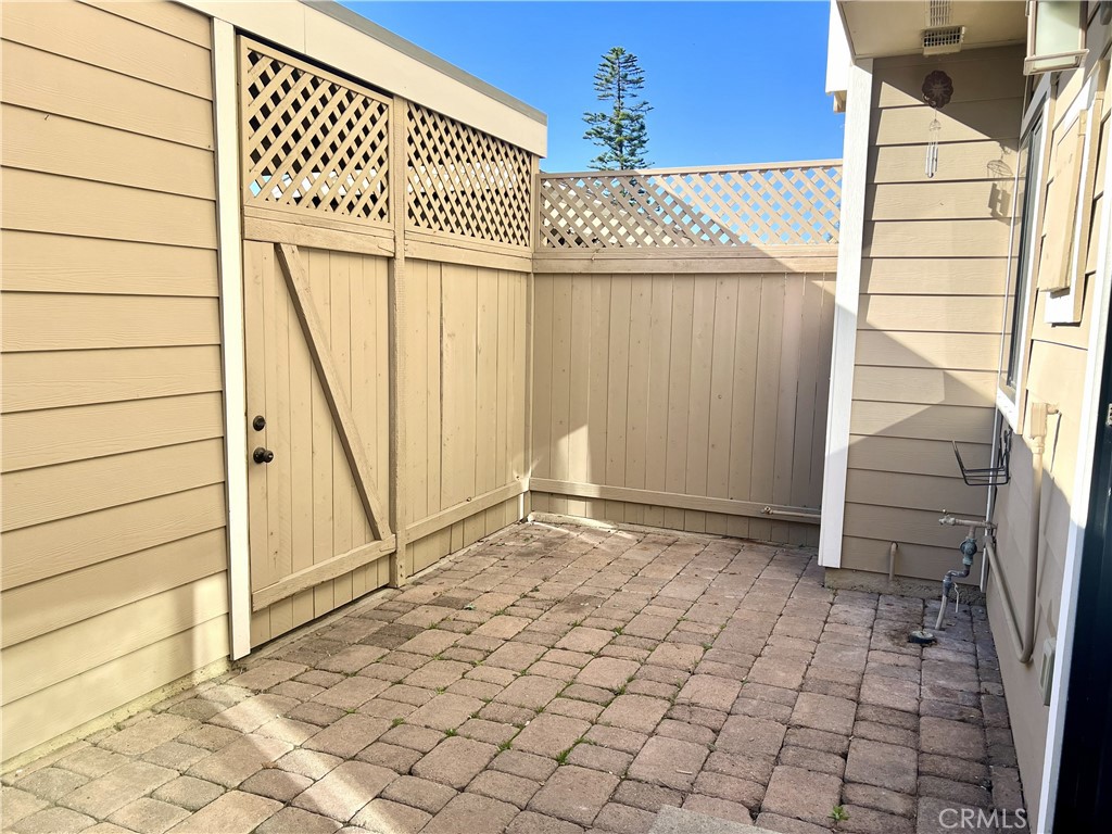 4 Latitude Court Newport Beach, CA 92663 - Photo 38 of 41 Plenty of space to BBQ, Relax, Enjoy the sunshine