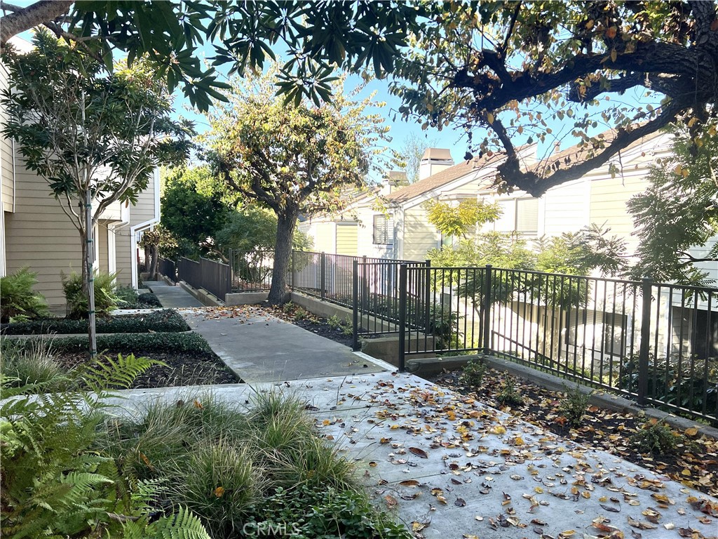 4 Latitude Court Newport Beach, CA 92663 - Photo 40 of 41 Community walkways