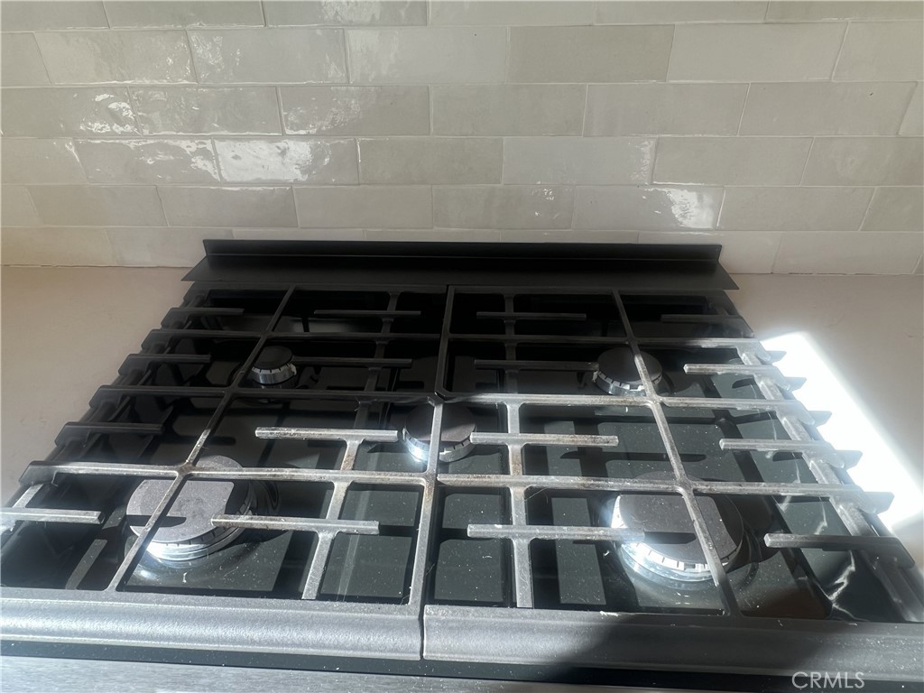 4 Latitude Court Newport Beach, CA 92663 - Photo 5 of 41 5-Burner Stove