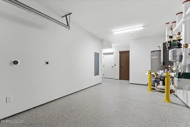 a view of livingroom with furniture