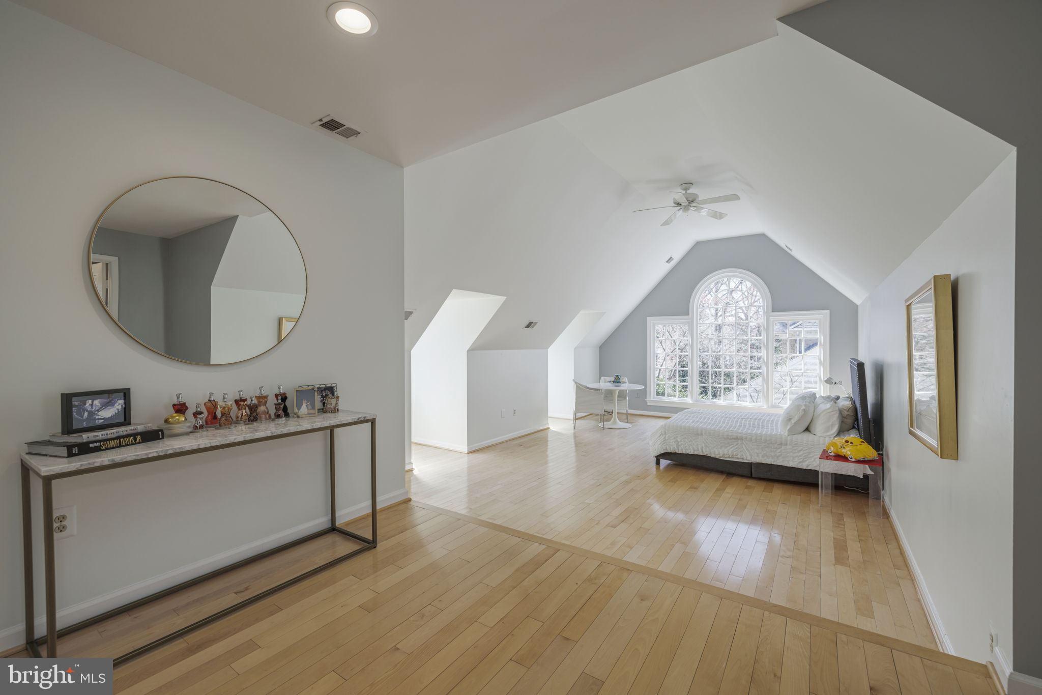9800 Hall Road Potomac, MD 20854 - Photo 22 of 59 with sitting room