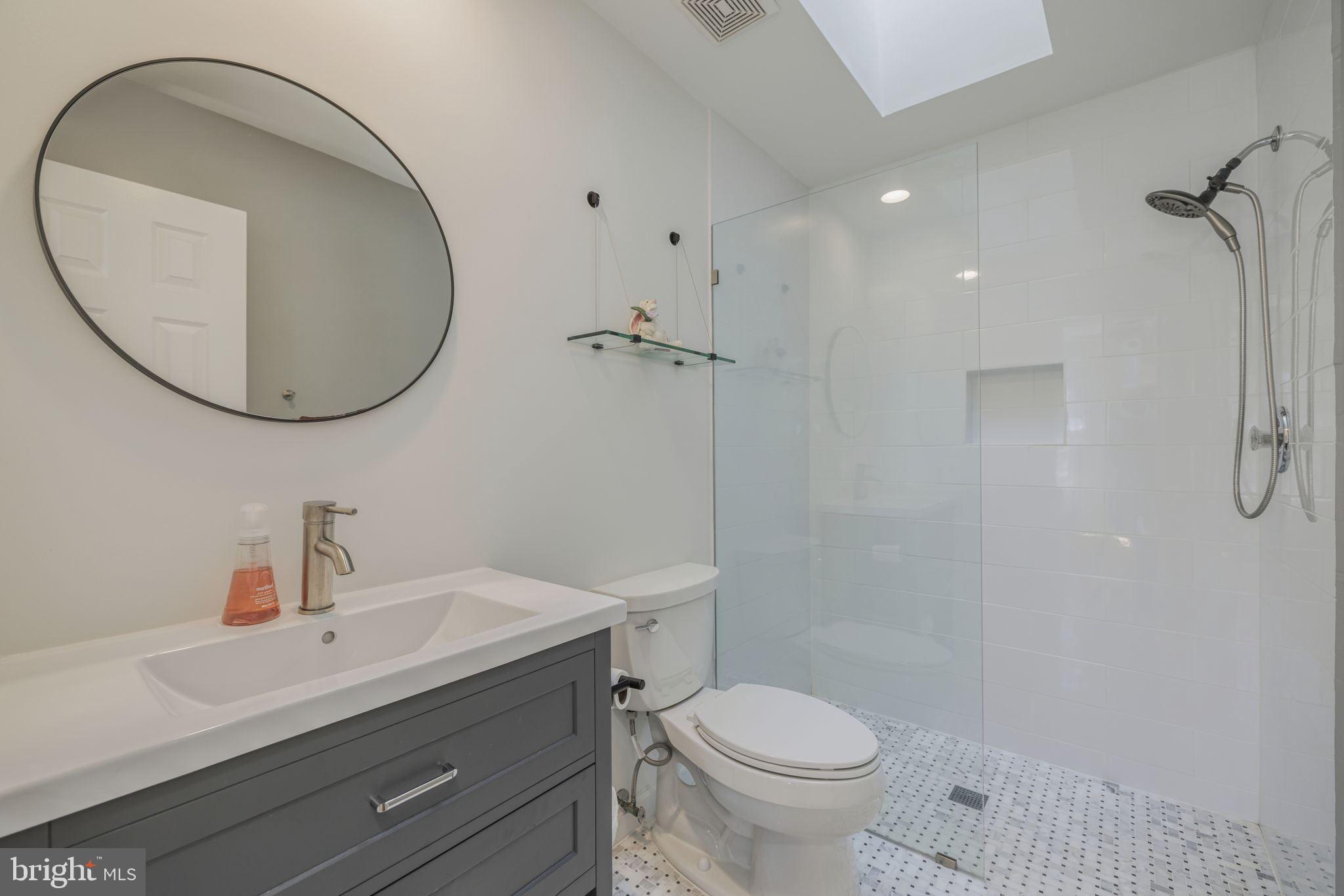 9800 Hall Road Potomac, MD 20854 - Photo 32 of 59 Full Bath #3