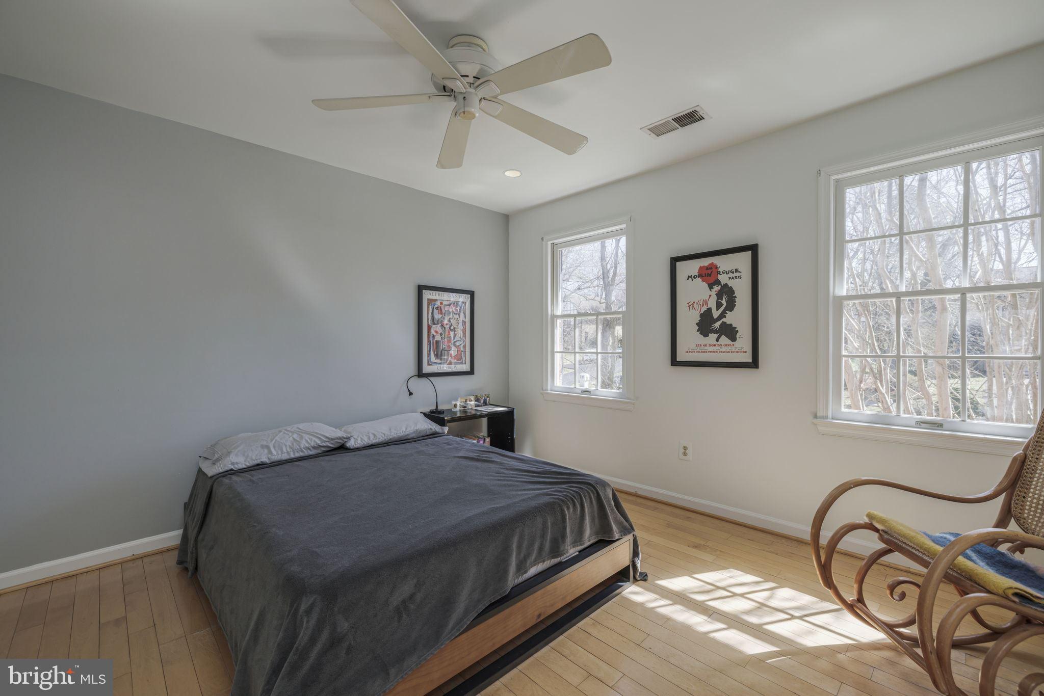 9800 Hall Road Potomac, MD 20854 - Photo 33 of 59 Bedroom #3 with walk in closet