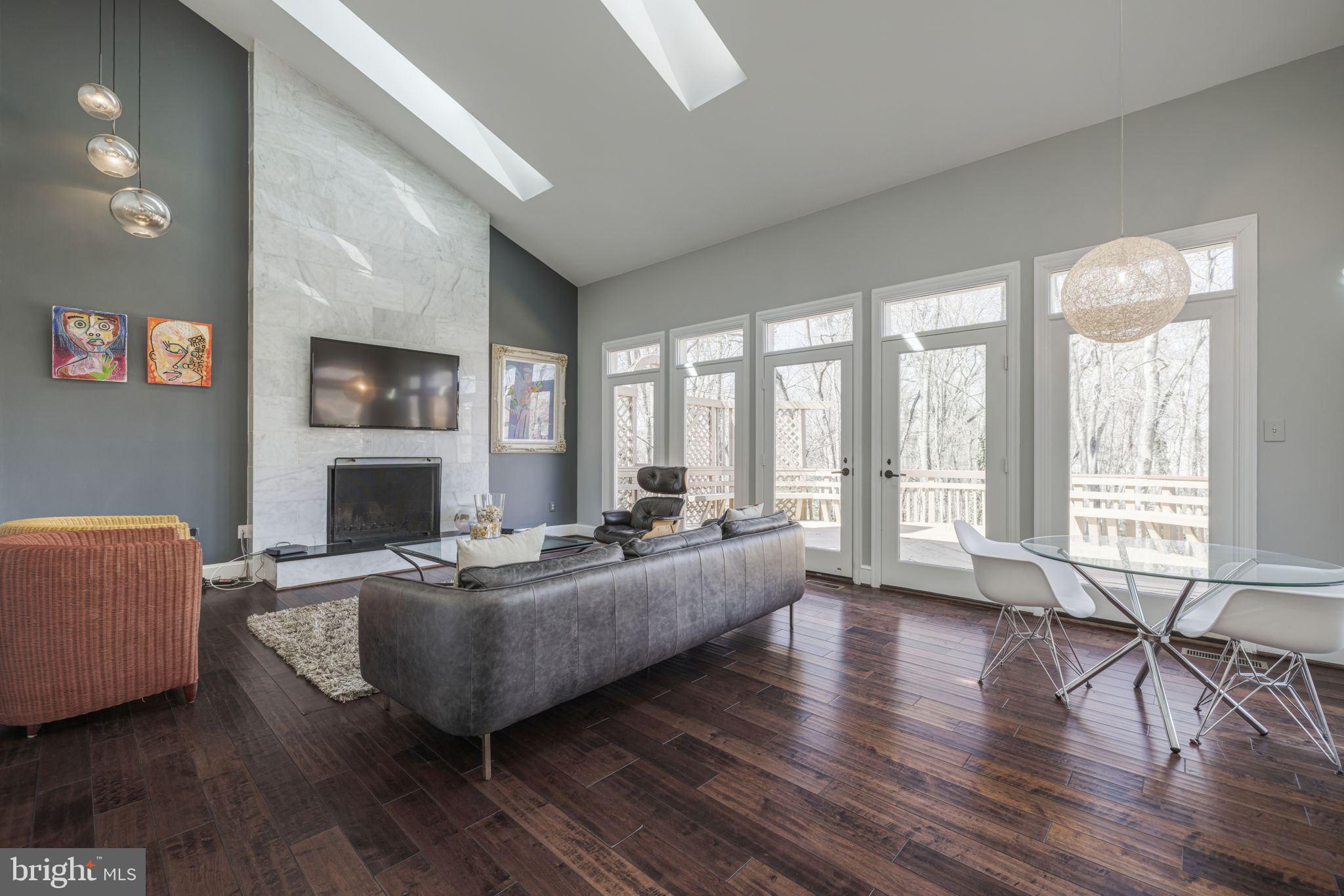 9800 Hall Road Potomac, MD 20854 - Photo 5 of 59 Great Room with 3 skylights and walls of light