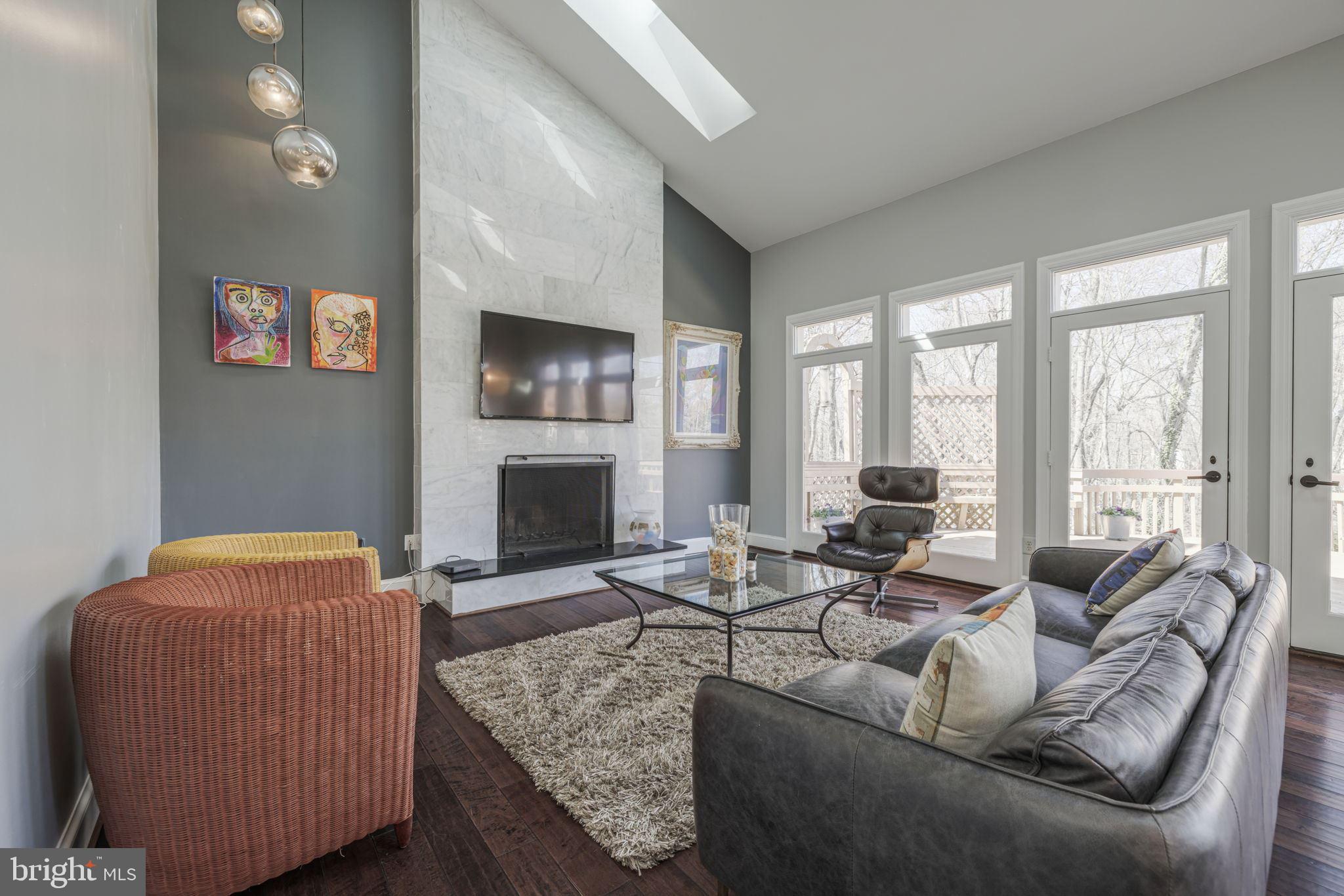 9800 Hall Road Potomac, MD 20854 - Photo 7 of 59 17' vaulted ceiling