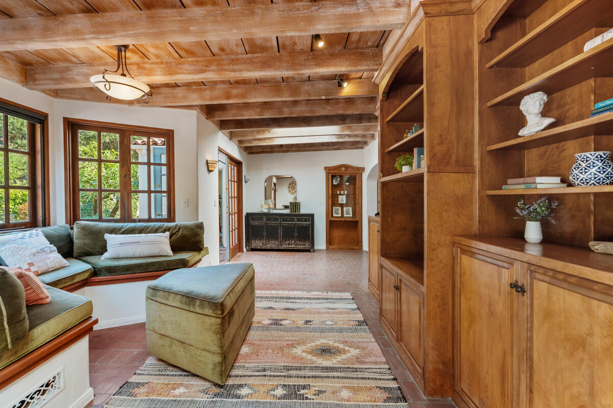 99 La Vuelta Road Montecito, CA 93108 - Photo 21 of 41 _ROY0547