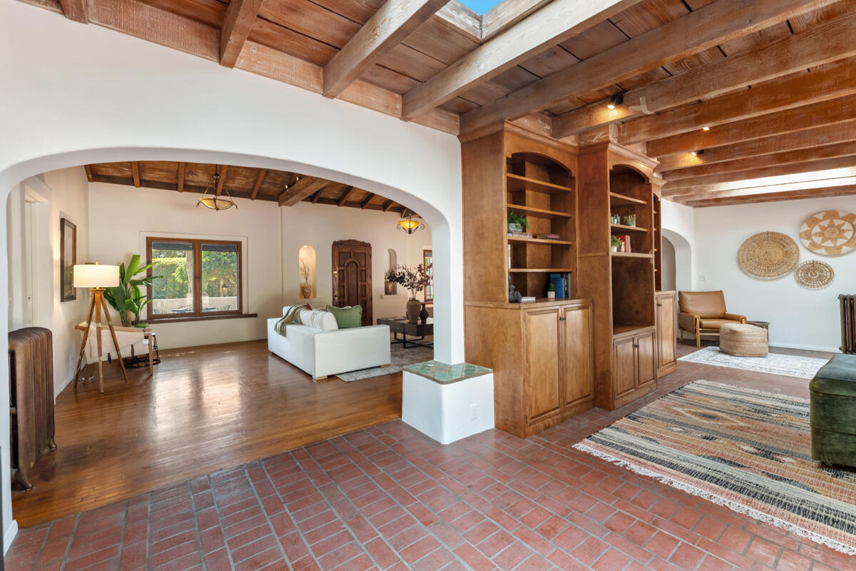 99 La Vuelta Road Montecito, CA 93108 - Photo 22 of 41 _ROY0557