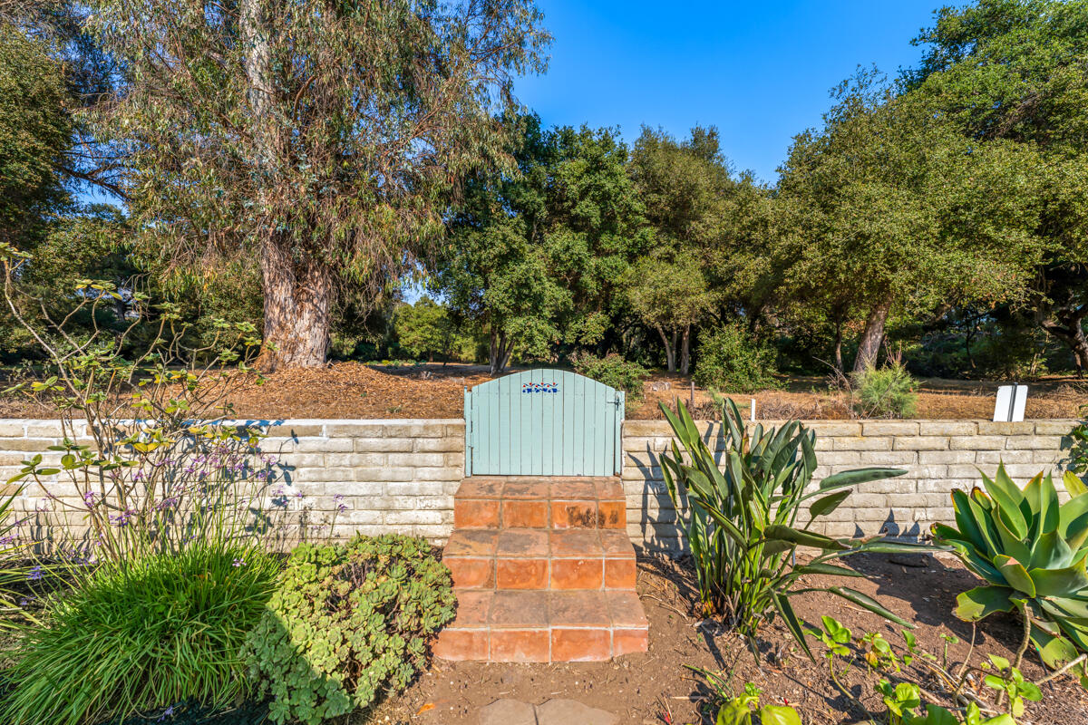 99 La Vuelta Road Montecito, CA 93108 - Photo 30 of 41 _ROY0722