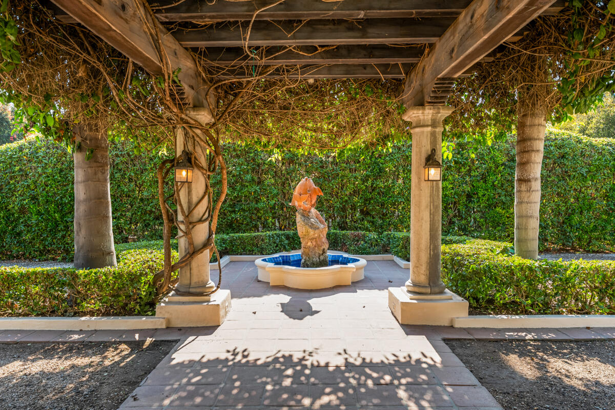 99 La Vuelta Road Montecito, CA 93108 - Photo 33 of 41 _ROY0777