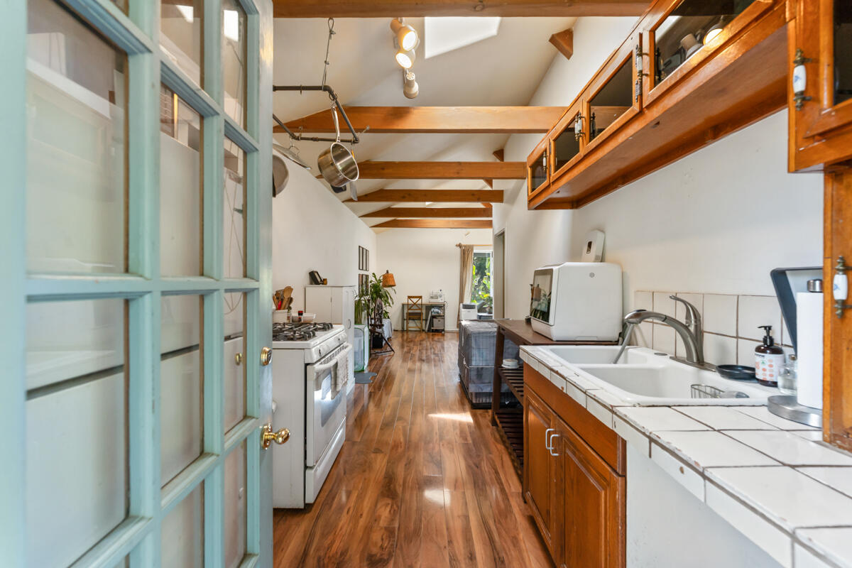 99 La Vuelta Road Montecito, CA 93108 - Photo 38 of 41 _ROY0652