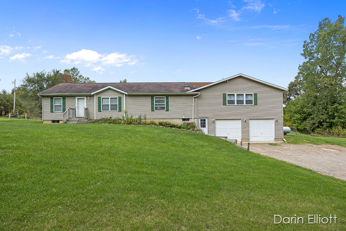 4318 South State Road Durand, MI 48429 - Photo 1 of 27 IMG_1000