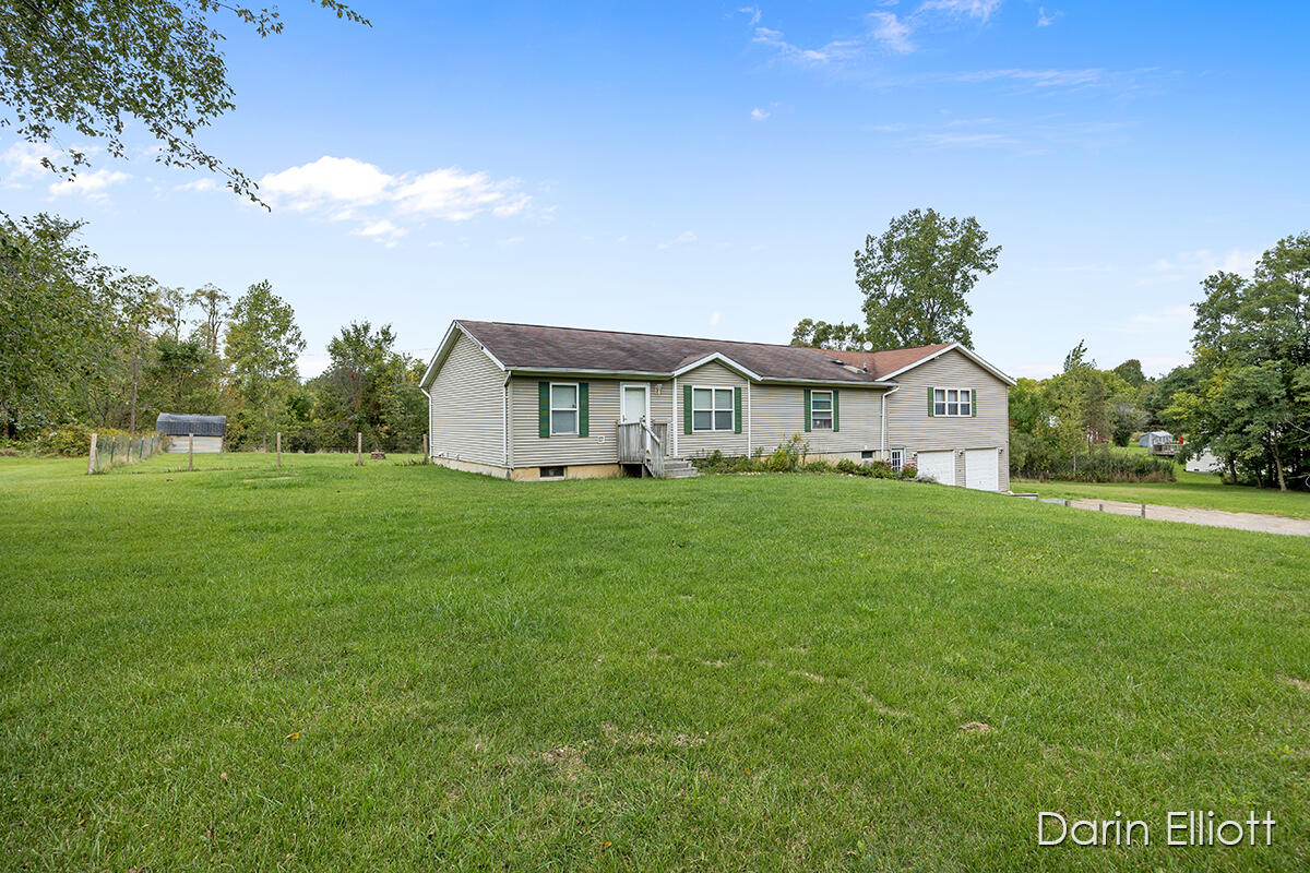 4318 South State Road Durand, MI 48429 - Photo 2 of 27 IMG_1001