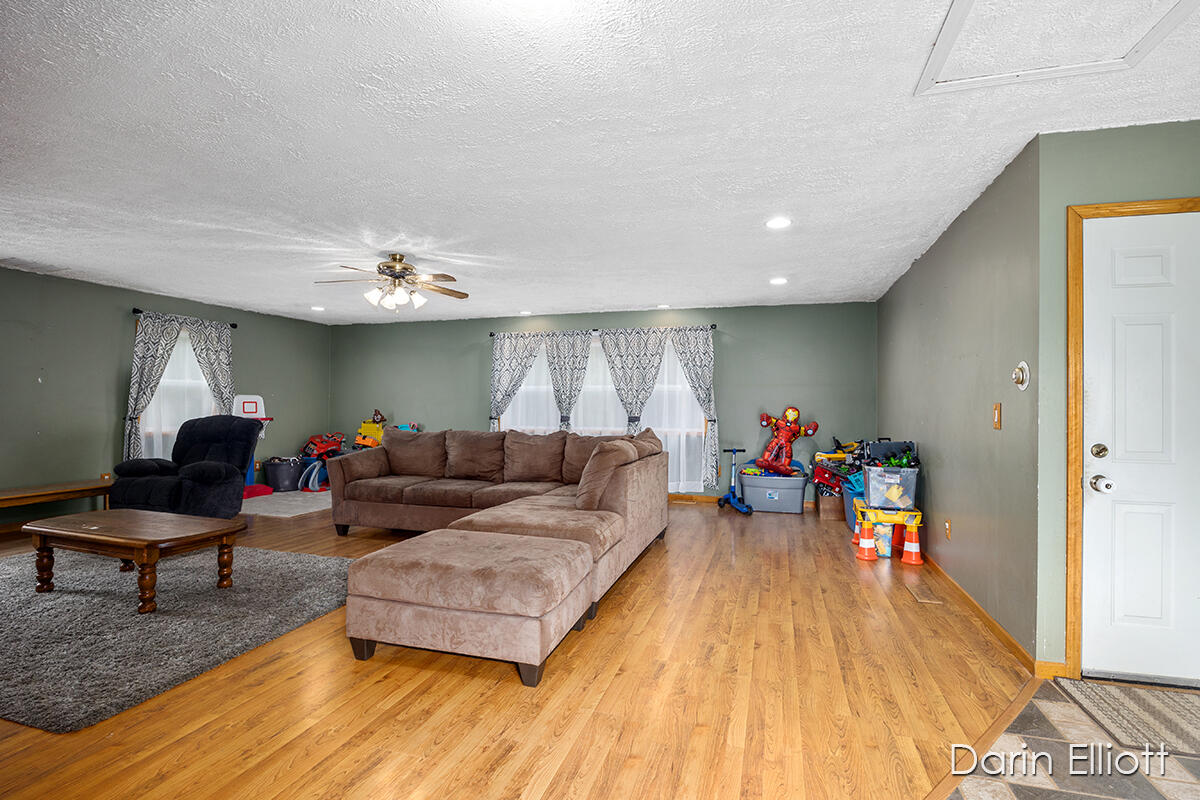 4318 South State Road Durand, MI 48429 - Photo 4 of 27 IMG_1003