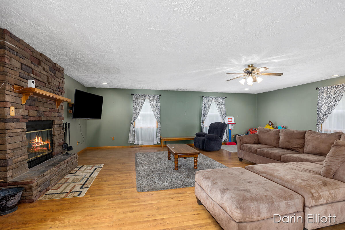 4318 South State Road Durand, MI 48429 - Photo 5 of 27 IMG_1004