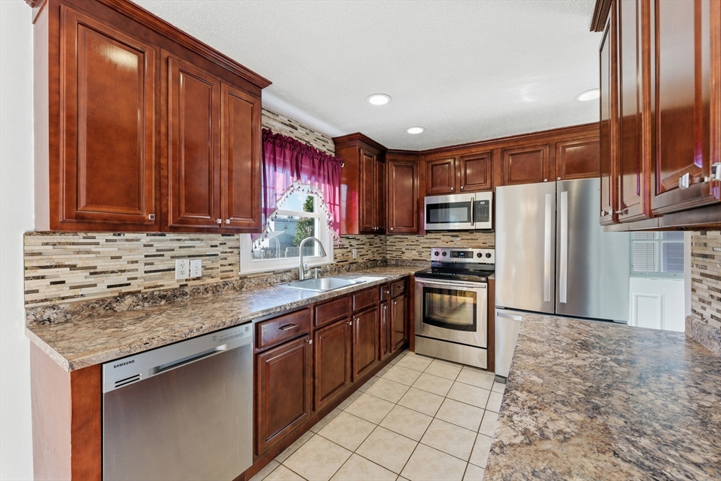 43 Houston Road West Springfield, MA 01089 - Photo 10 of 41