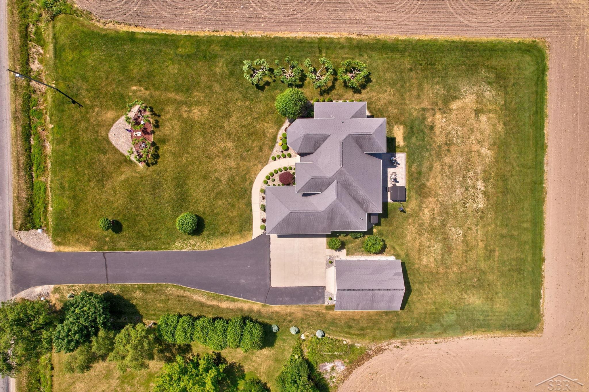 5859 North Center Road Saginaw, MI 48604 - Photo 57 of 63 50178740-57e7a796-8060-4a41-8a57-bc613950213c.JPG