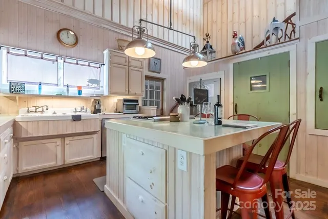 $899,000 | 920 Post, Cashiers, NC 28717