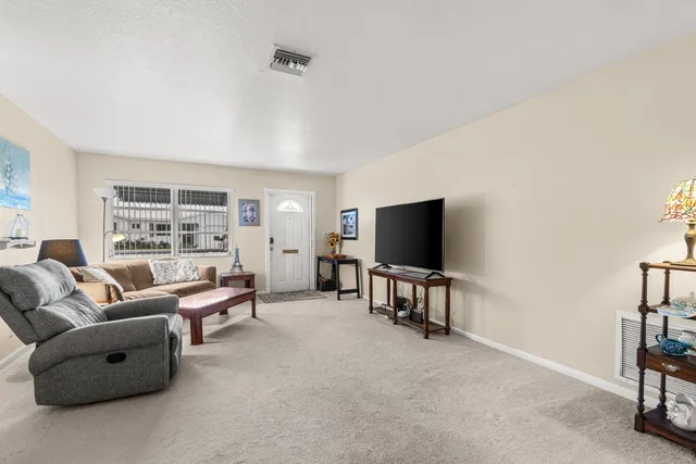 $2,450 | 1009 Southwest 3rd Avenue, Boynton Beach, FL 33426