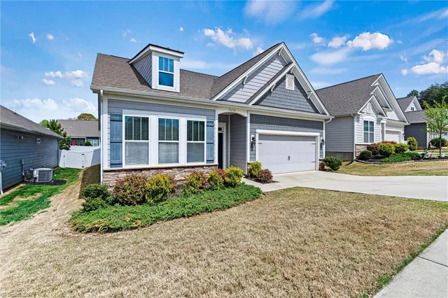 $400,000 | 7850 Fountaingrass Lane, Sherrills Ford, NC 28673