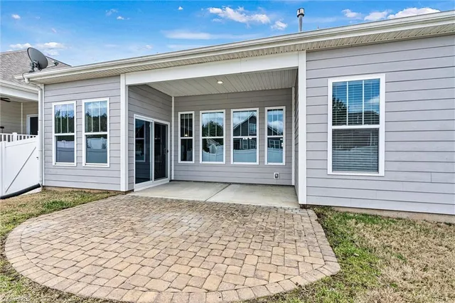 $400,000 | 7850 Fountaingrass Lane, Sherrills Ford, NC 28673