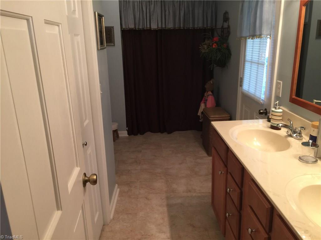 878 Mountain View Road King, NC 27021 - Photo 18 of 30 Master Bath room