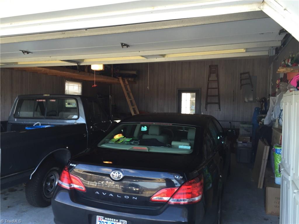 878 Mountain View Road King, NC 27021 - Photo 19 of 30 22 x 32 Attached garage