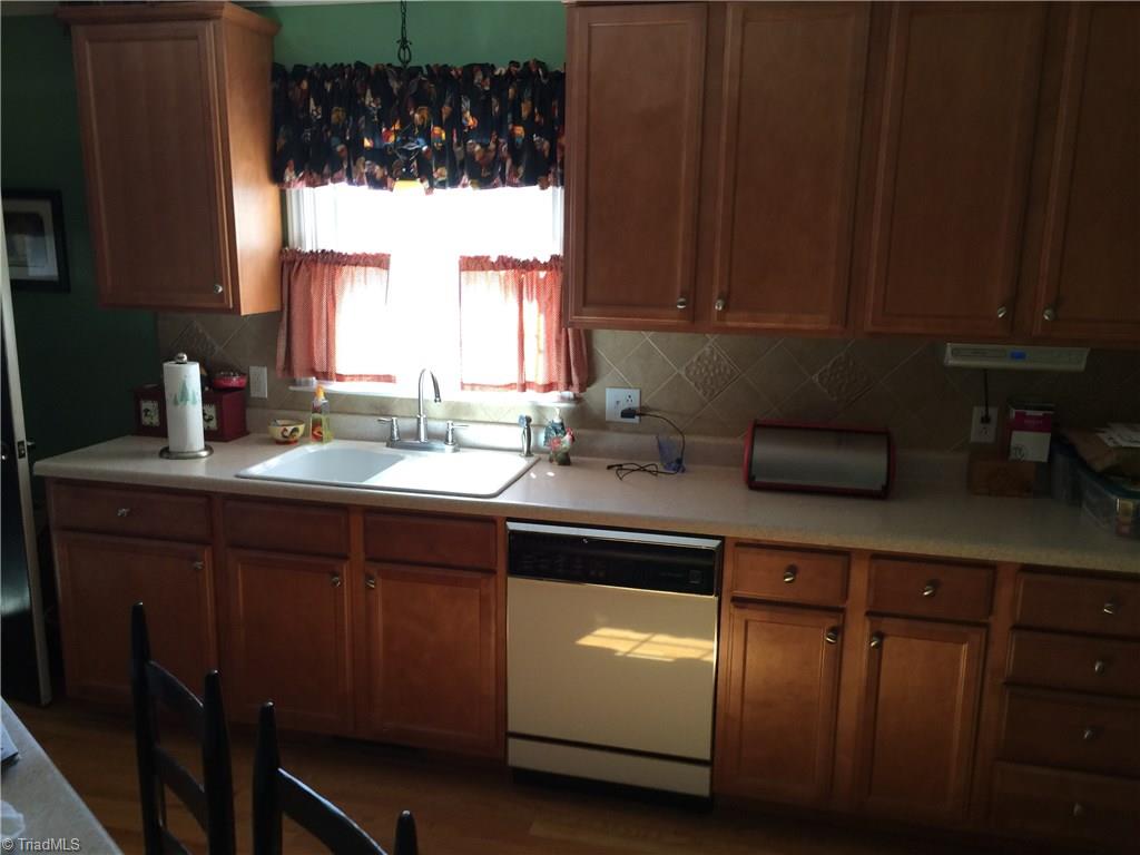 878 Mountain View Road King, NC 27021 - Photo 10 of 30