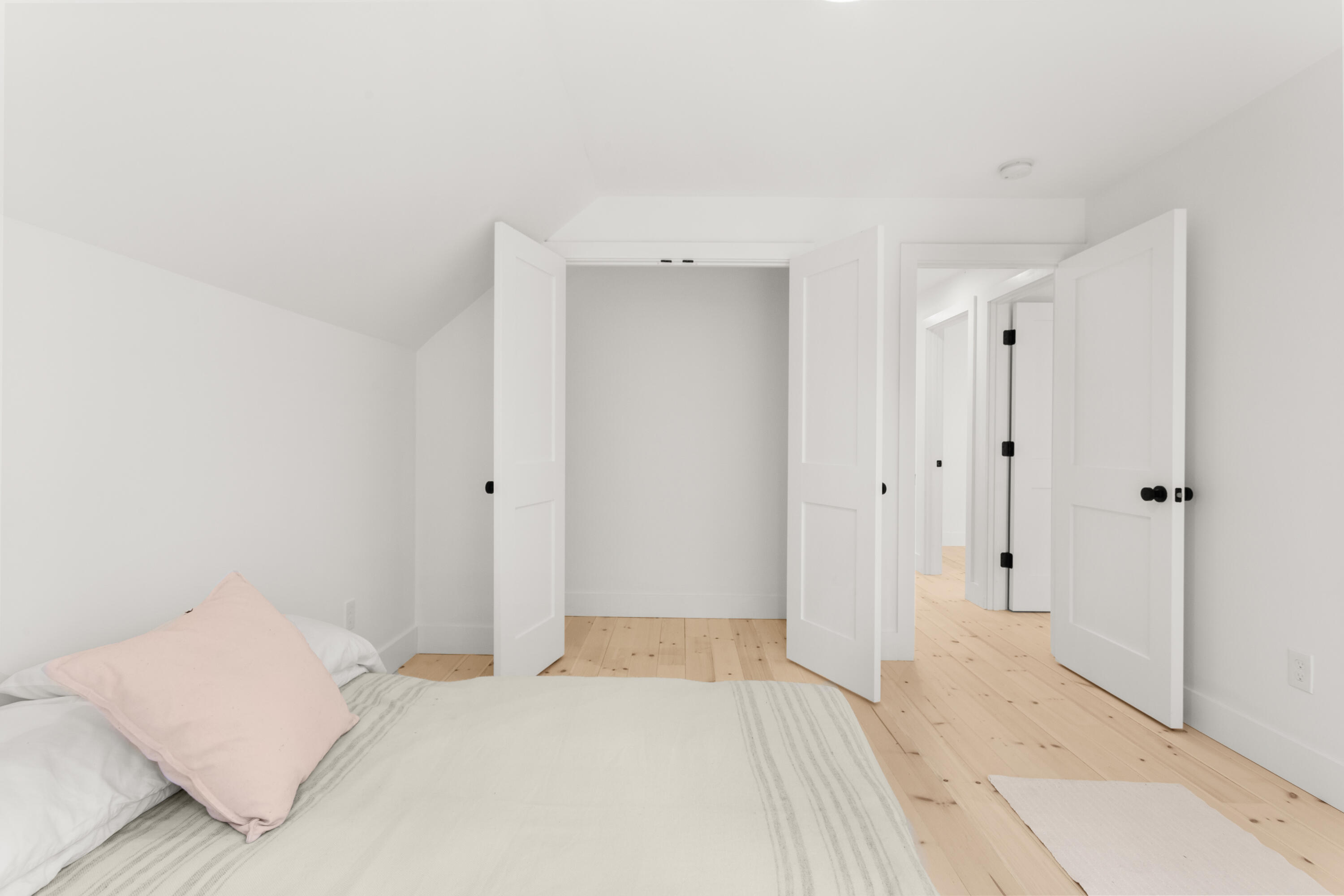 117 Flye Point Road Brooklin, ME 04616 - Photo 44 of 54 Bedroom1 View to Hallway