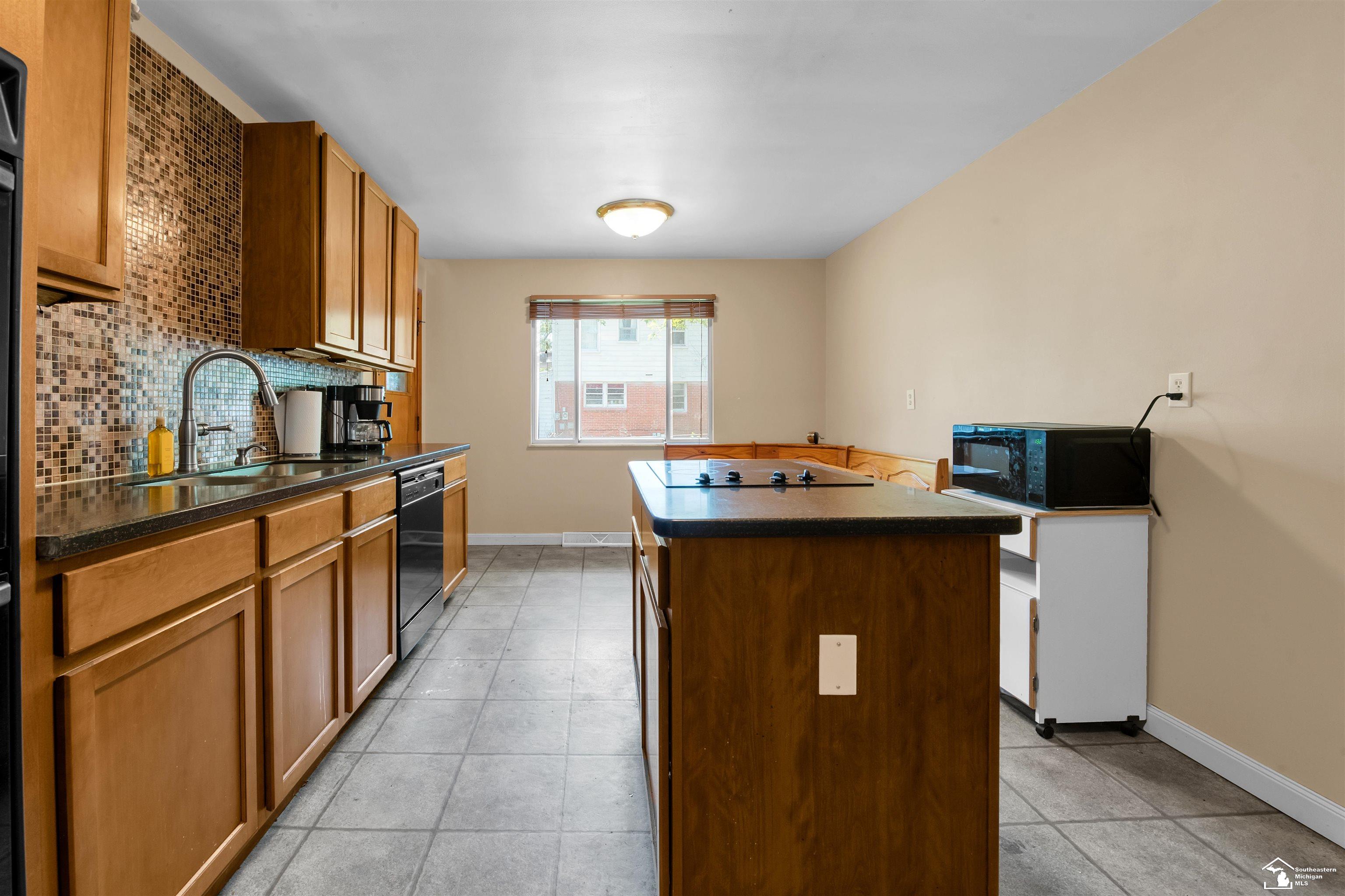 2330 Vivian Road Monroe, MI 48162 - Photo 8 of 37