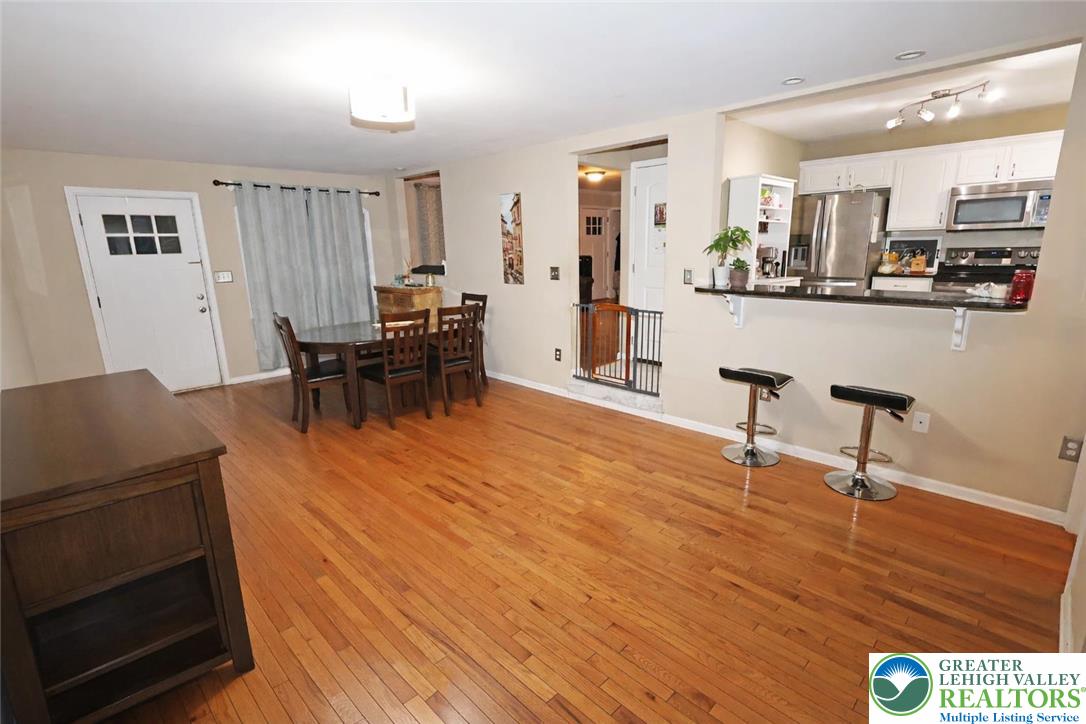 1385 Macada Road Bethlehem, PA 18017 - Photo 5 of 14 Eating area and family room