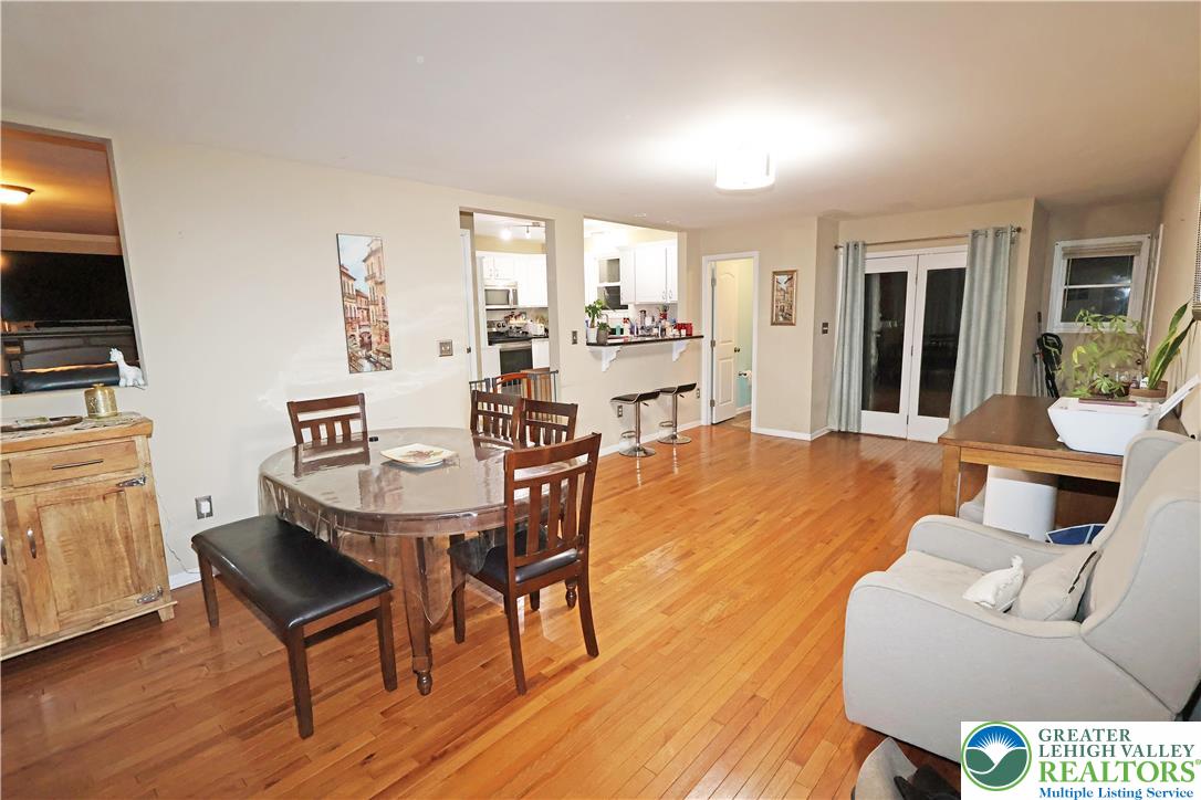 1385 Macada Road Bethlehem, PA 18017 - Photo 6 of 14 Eating area and family room
