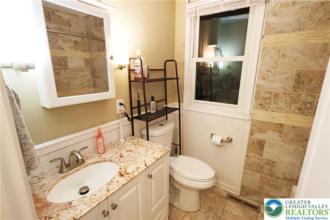 1385 Macada Road Bethlehem, PA 18017 - Photo 9 of 14 Full bathroom