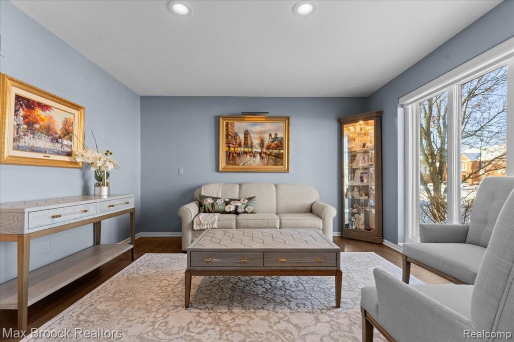 412 Shellbourne Drive Rochester Hills, MI 48309 - Photo 4 of 59 Gallery Image 4