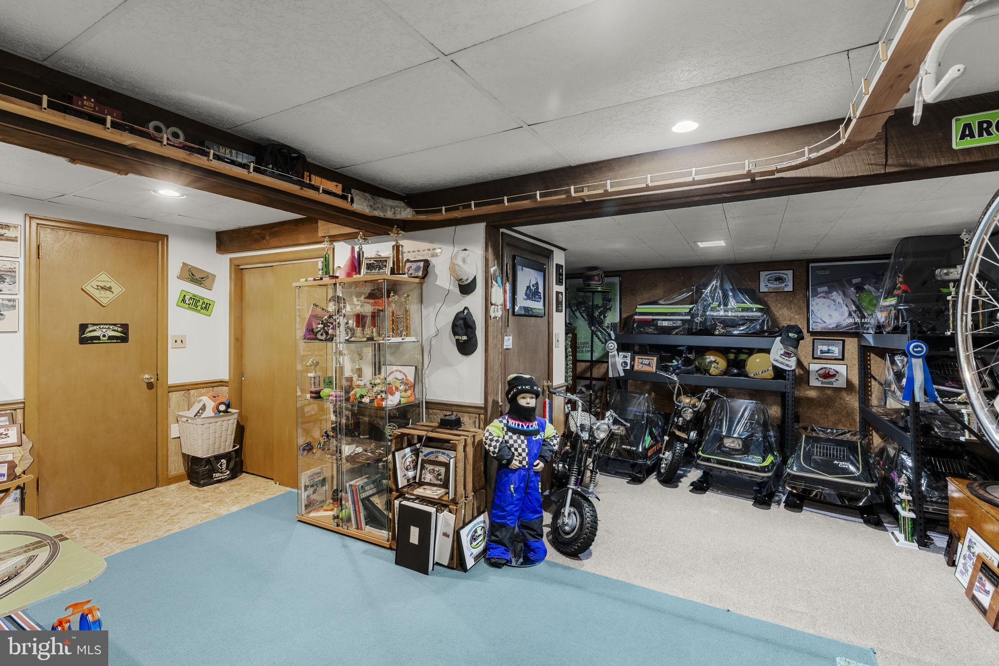 1195 Seglock Road Stevens, PA 17578 - Photo 20 of 33 a view of a room with gym equipment
