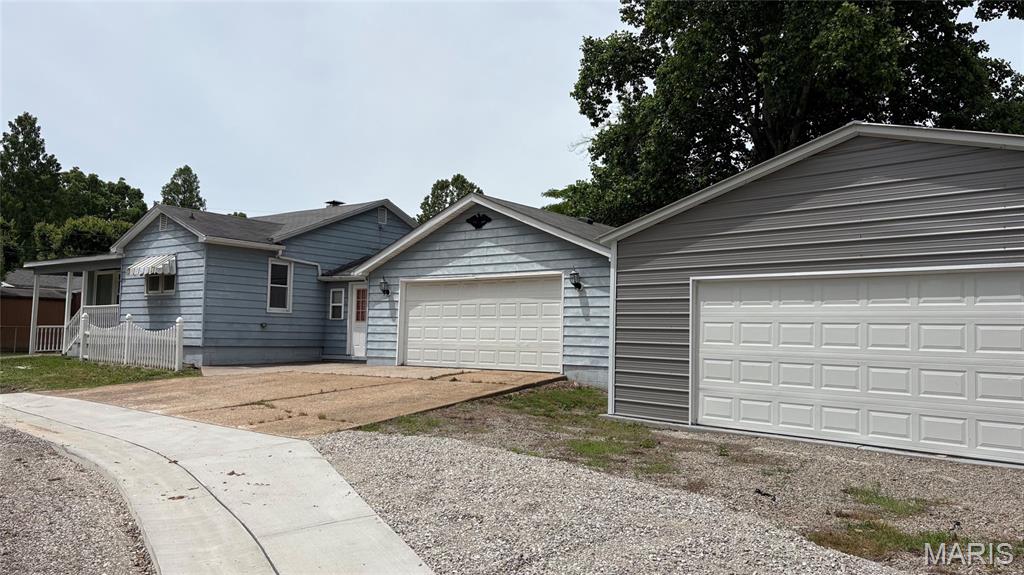 105 Debra Lane Sparta, IL 62286 - Photo 2 of 40