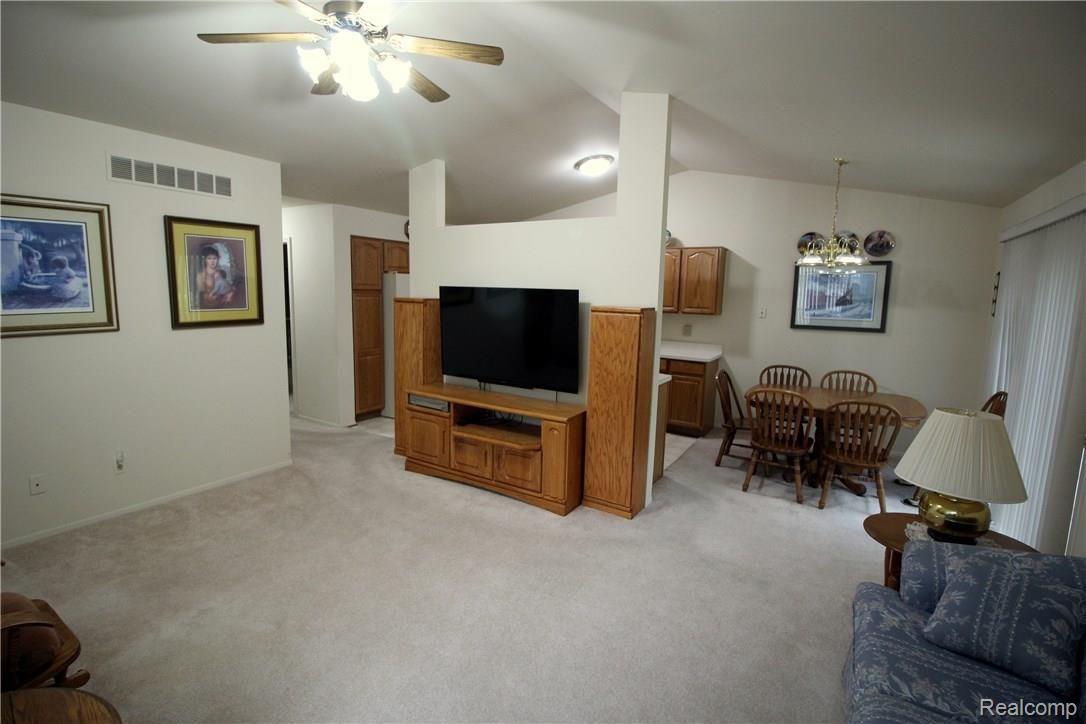 240 Pine Tree Ridge, Unit 3 Waterford, MI 48327 - Photo 6 of 35 Great Room 4.JPG
