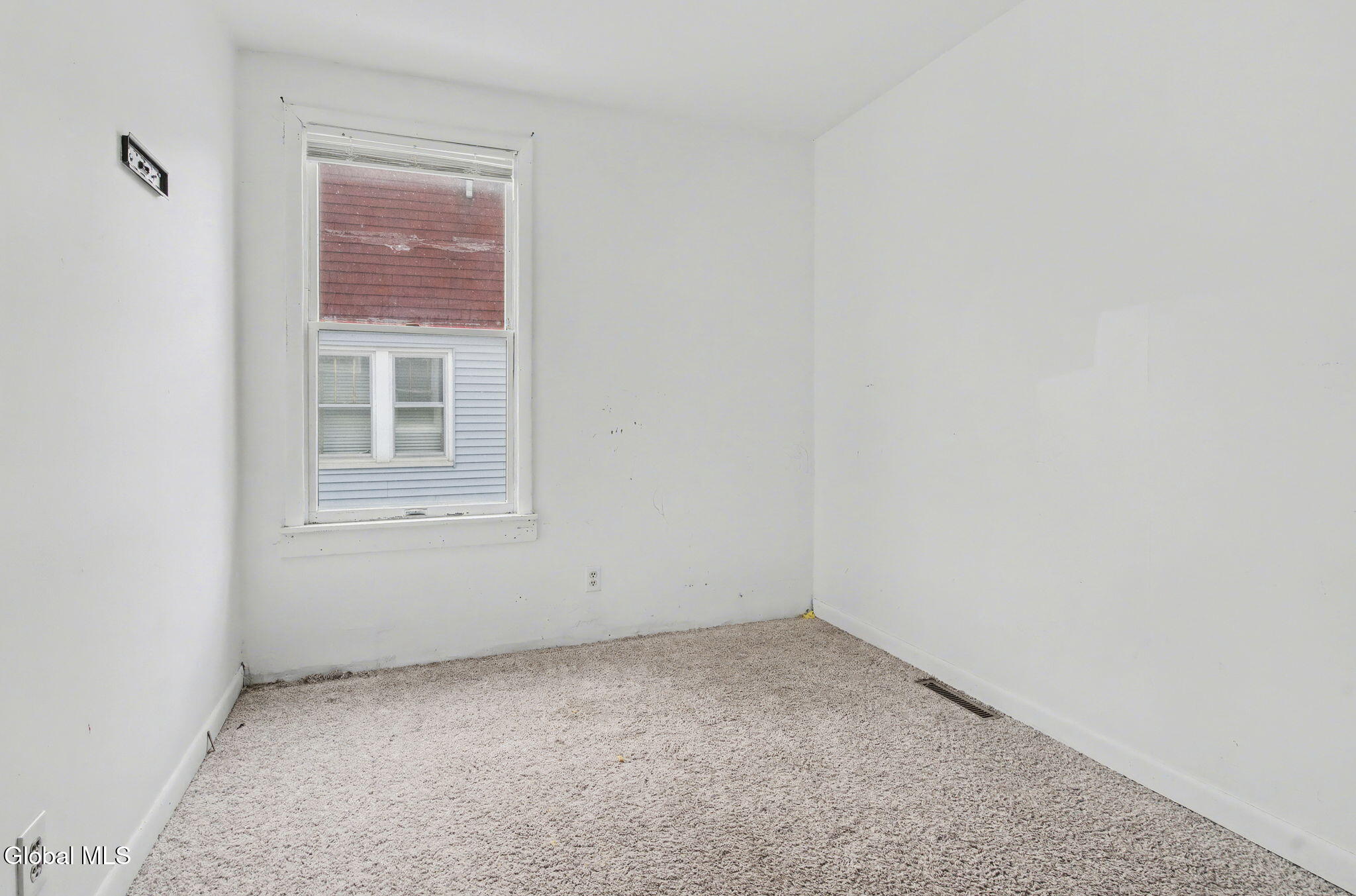 26 Everett Road Colonie, NY 12205 - Photo 12 of 27 12-web-or-mls-26-everett-rd